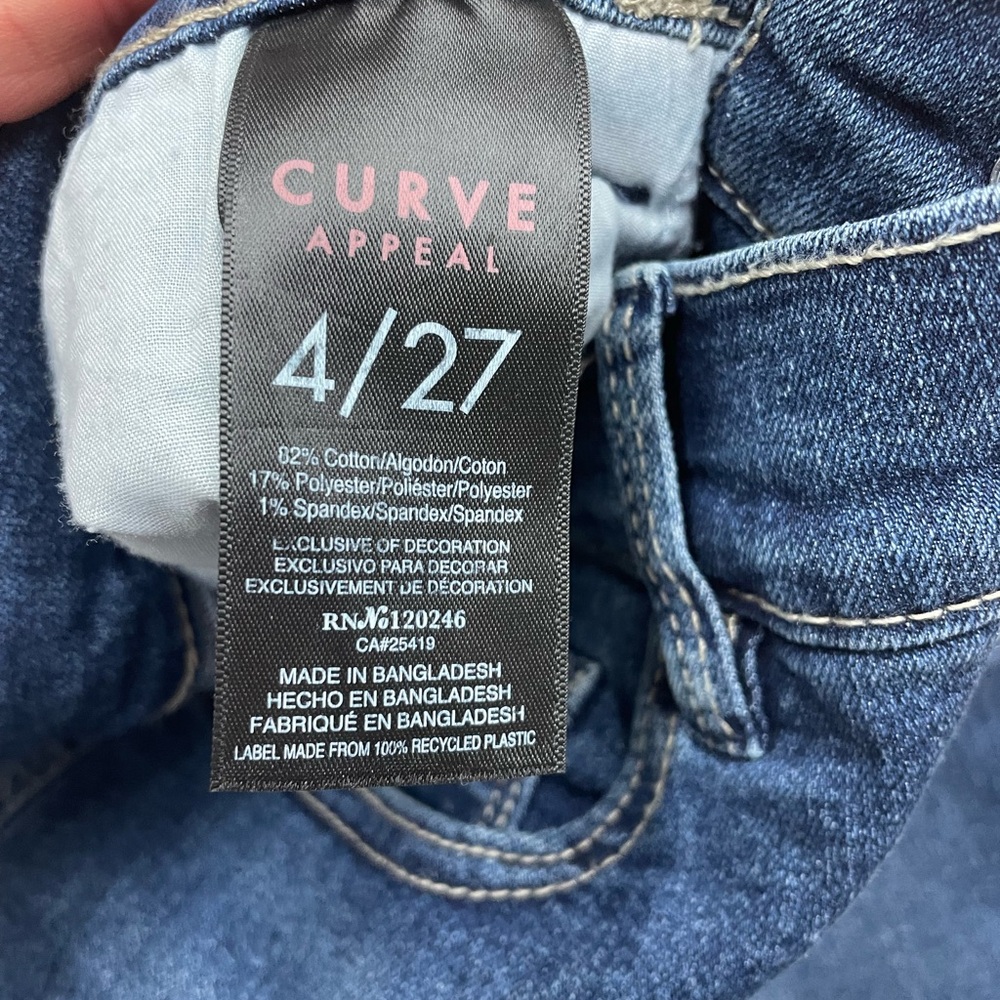 Curve Appeal size 4, denim medium wash, cuffed Bermuda shorts - Picture 5 of 8